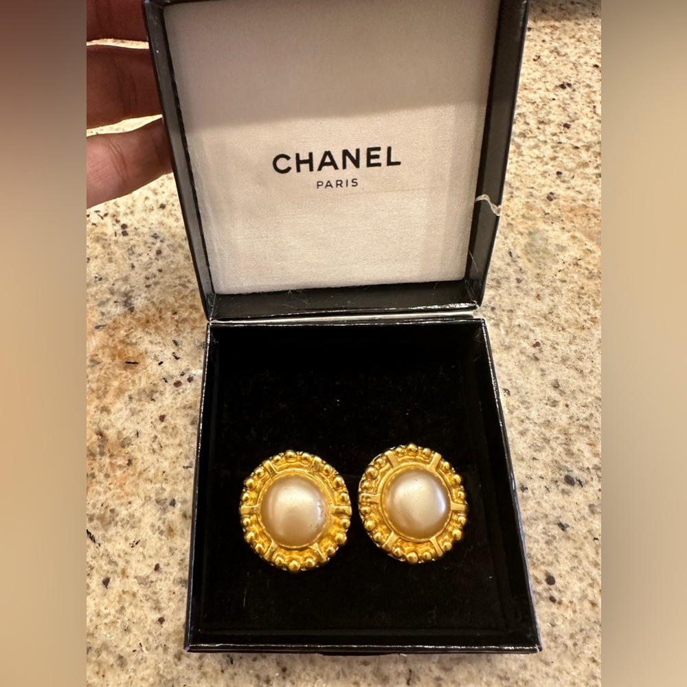 Authentic Chanel vintage gold/faux pearl clip on earrings!